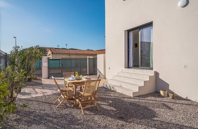Beautiful villa for 4 guests with A/C, TV, terrace and pets allowed