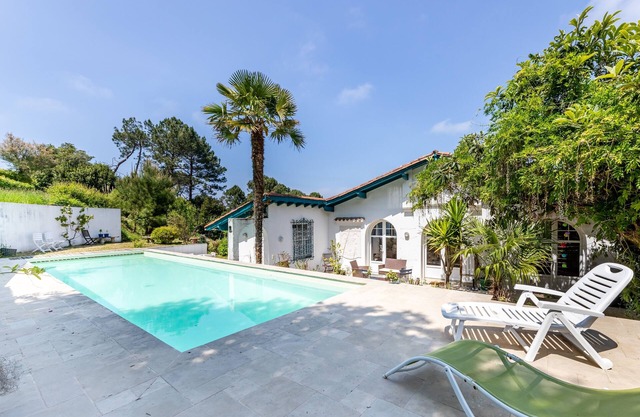 Beautiful villa with sea view including a private swimming pool and garden