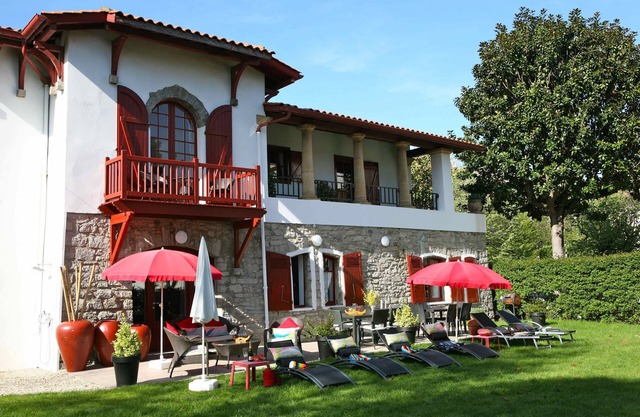 Beautiful Villa , 300 m to beach, 12-14 persons, view to bay, garden and parking
