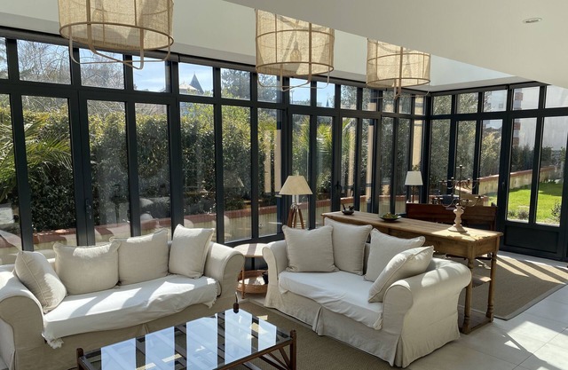 Beautiful Villa (4bed 8 people), Great Comfort, Garden, 80m Beach, 100m Shops