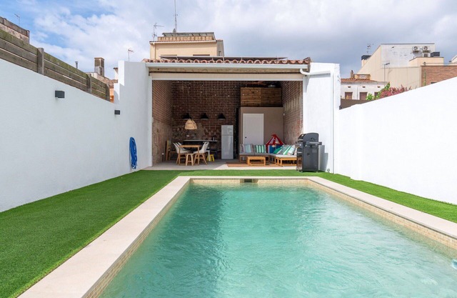 Beautiful villa for 7 guests with WIFI, private pool, A/C, TV, patio and parking