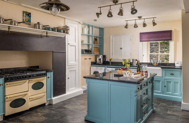 Beautiful villa for 16 guests with WIFI and pets allowed