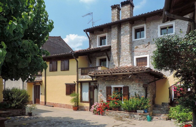Beautiful villa for 4 guests with A/C, WIFI, TV and patio