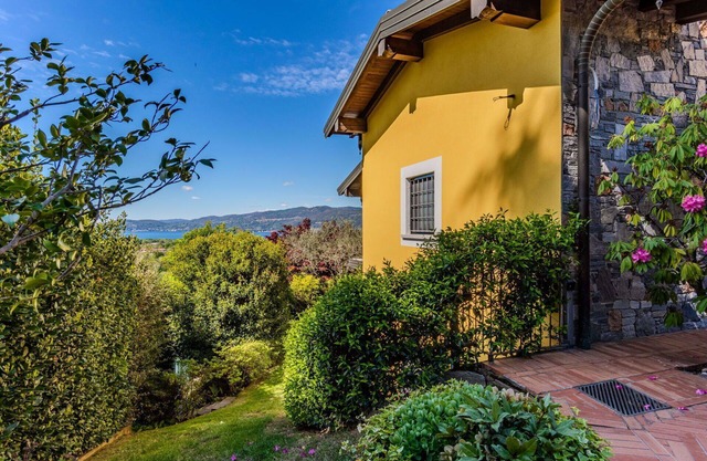 Beautiful villa for 6 guests with A/C, WIFI and TV