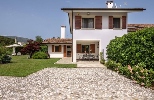 Beautiful villa for 7 people with WIFI, A/C, TV and terrace