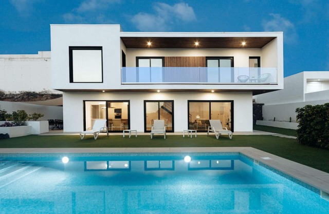 Beautiful Villa for 6 people, WiFi, private and heated pool, 8min from the beach