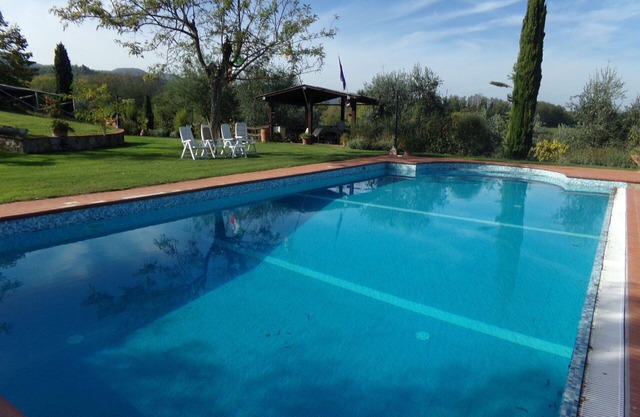 Beautiful villa for 6 guests with A/C, private pool, WIFI, TV, patio and pets allowed