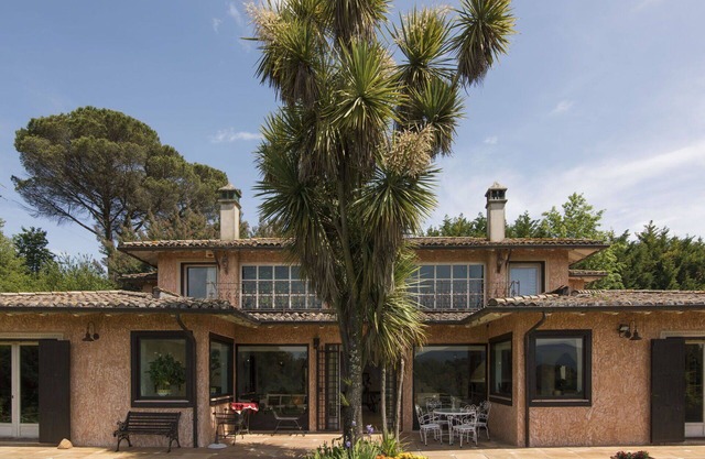 Beautiful villa for 14 people with hot tub, WIFI, A/C, pool, TV and pets allowed