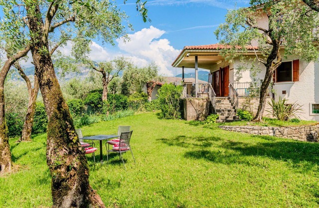 Beautiful villa for 4 guests with WIFI, A/C, TV, patio and pets allowed