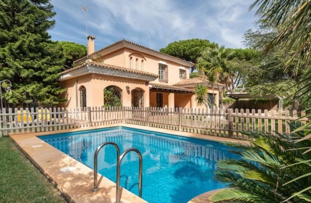 BEAUTIFUL VILLA GOLF AND BEACH IN ROCHE-CONIL