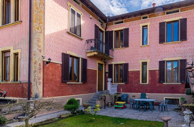 Beautiful villa for 7 guests with WIFI, TV and balcony