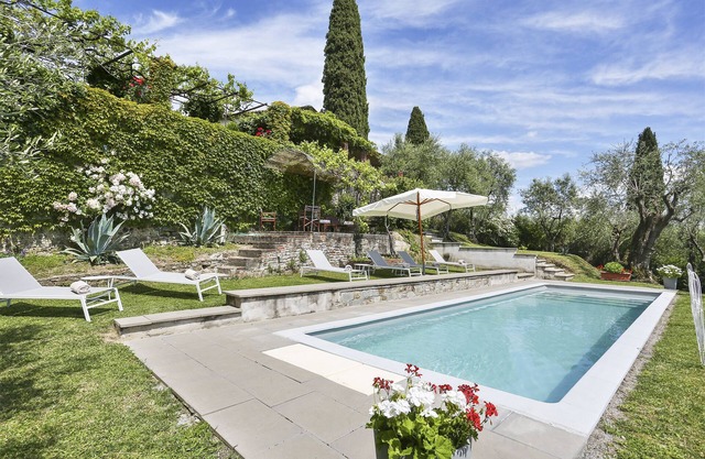 BEAUTIFUL VILLA JUST OUTSIDE LUCCA WITH MAJORDOMO