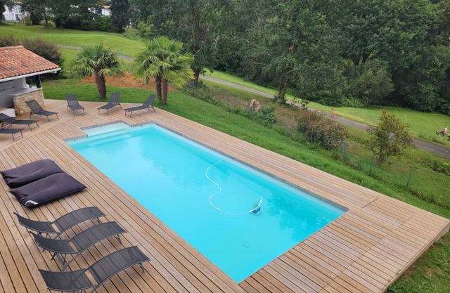 Beautiful villa with heated pool near Biarritz