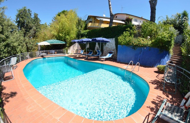 Beautiful villa with A/C, WIFI, private pool, TV, veranda and pets allowed, close to Viareggio