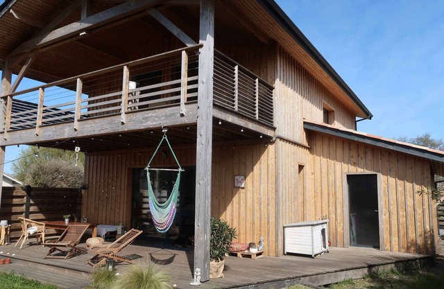 Beautiful warm wooden house 800m from the lake