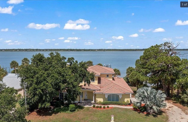 Beautiful waterfront 4 bdrm home with swimming pool in Merritt island.
