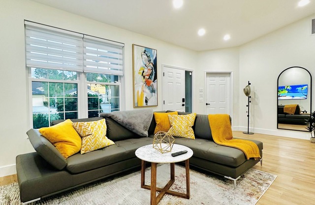 Beautiful welcoming house in Paradise named Naples!