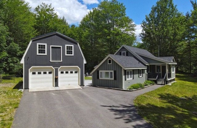 Beautiful White Mountains Home w/Sauna, Firepit and Gameroom