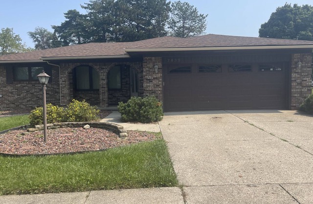 Beautiful10-12 people 6 queen bed 4 bedroom private location