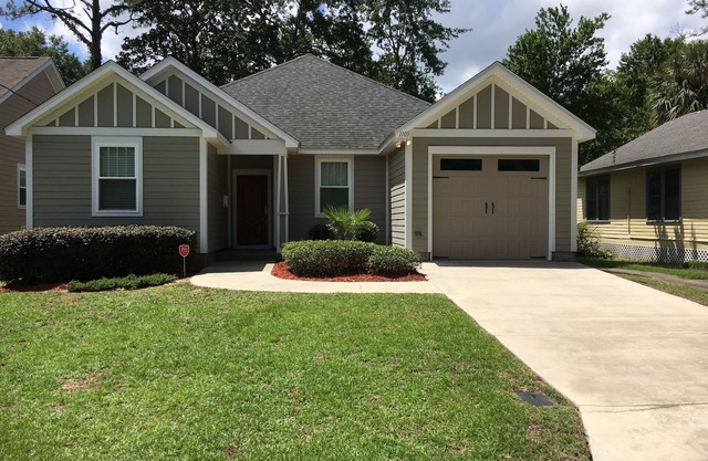 Beautifully decorated Tally House 2 miles from FSU campus!
