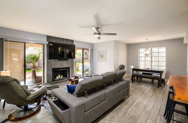 Beautifully Decorated; Steps From Pool/Spa in Central Scottsdale Location!