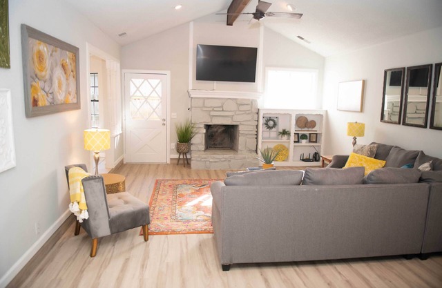 Beautifully Remodeled 3-Bedroom Cozy Home!