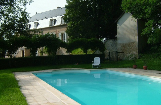 Beautifully renovated, private pool, superb view of the Loire in the heart of the vineyards.