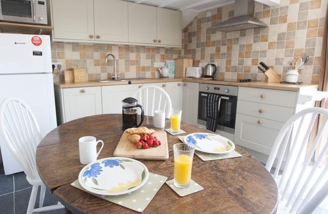 Beautifully Restored Grade 2 Thatched Cottage In Manaton