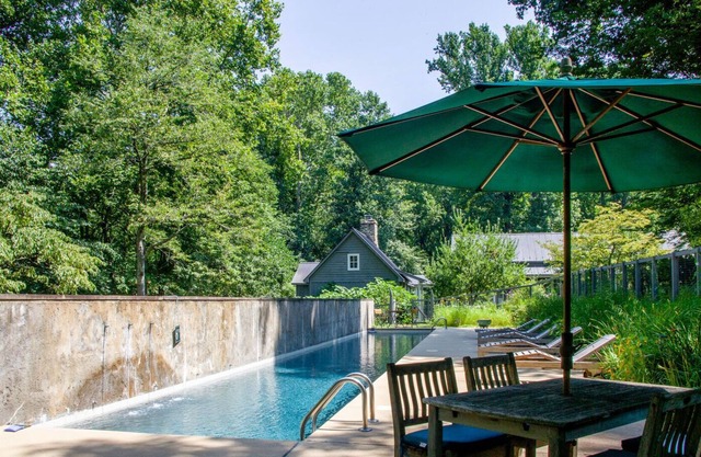 Beautifully Rustic Cabin just 10 minutes from UVA, with pool!