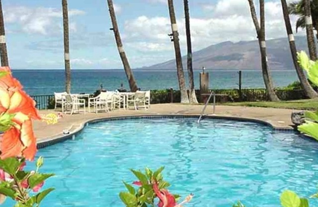 Beautifully Studio Condo just steps to the Beach. Stunning Ocean Front Pool.