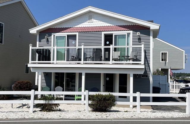 Beautifully Updated Clean Beach Rental Across the Street from Wells Beach
