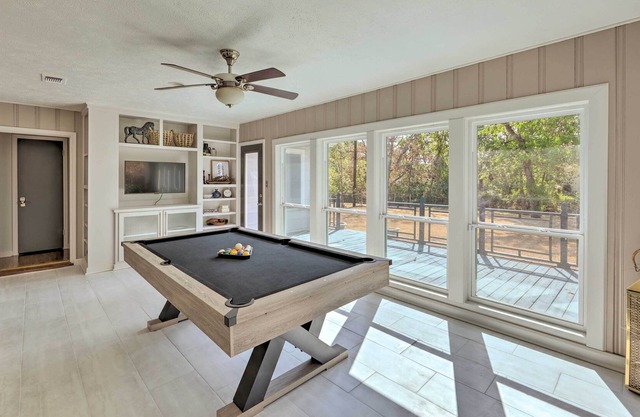 Beautifully Updated Home < 2 Mi to Texas A&m!