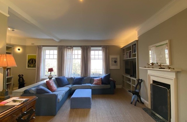 BEAUTUFUL 3 DOUBLE BEROOM FLAT IN THE HEART OF CHELSEA WITH COMMUNAL GARDEN