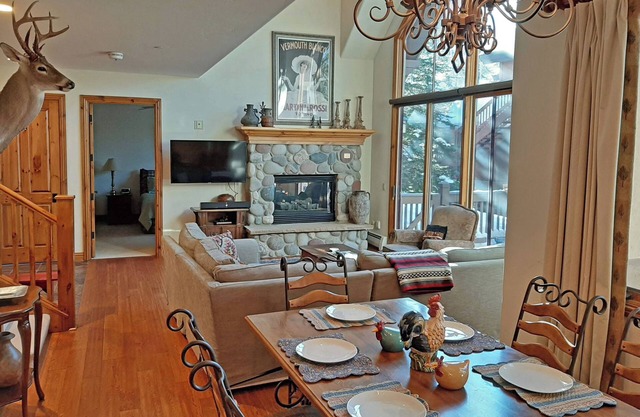 Beaver Creek-Arrowhead Steps from Skiing, Hiking, MTB, Pool/Hot Tub,Free Shuttle
