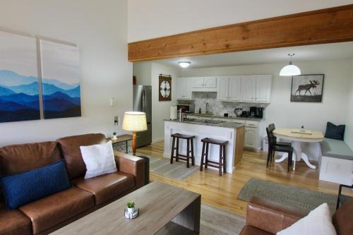 Beaver Creek, Avon condo, walk to ski shuttle - on the Eagle River