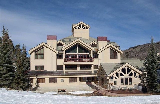 Beaver Creek TRUE Ski-in Ski-out! Great in the summer too! A/C in the unit.