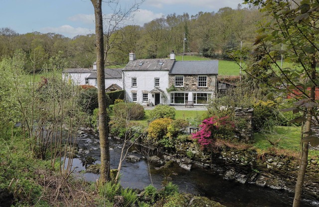 BECK COTTAGE, pet friendly, with open fire in Satterthwaite