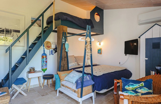Bed and Breakfast 'Esprit Rétais' with Air Conditioning