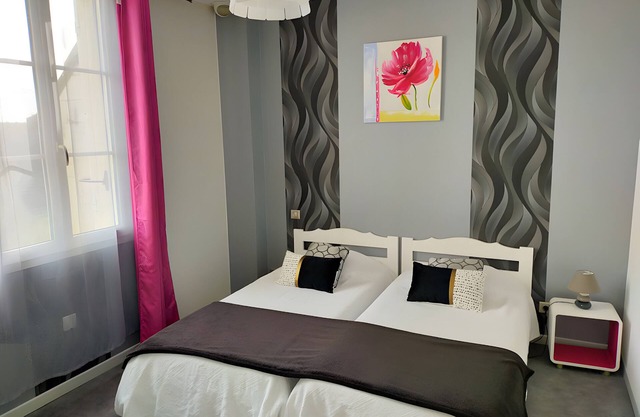 Bed and Breakfast 'Les Chambres Du Faubourg 2' with Private Garden and Wi-Fi