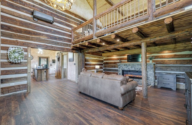 Bedford Cabin w/Porch, 5 Mi to Historic District!