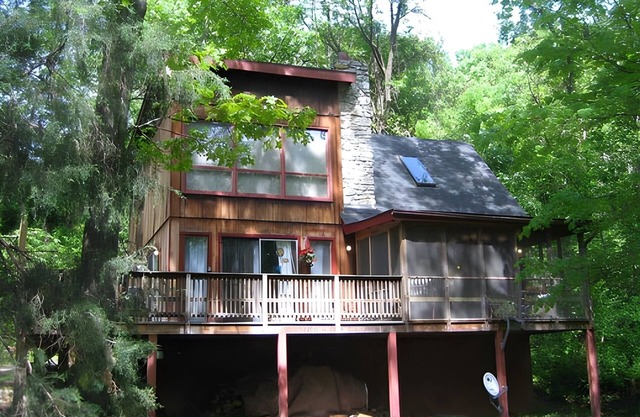Bedrooms 2, Bathrooms 1.5, Sleeps 4