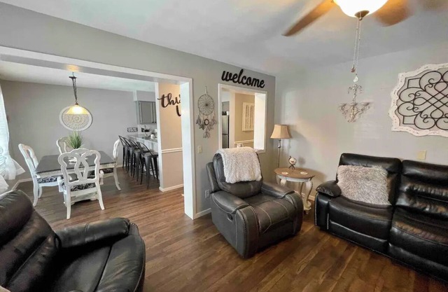 Beechside Breeze Luxury Condo with Pool & Hot tub