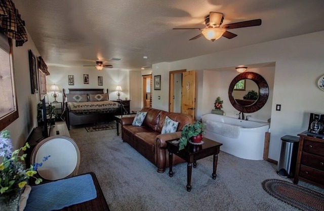 Beeline Guest House - Pine Suite