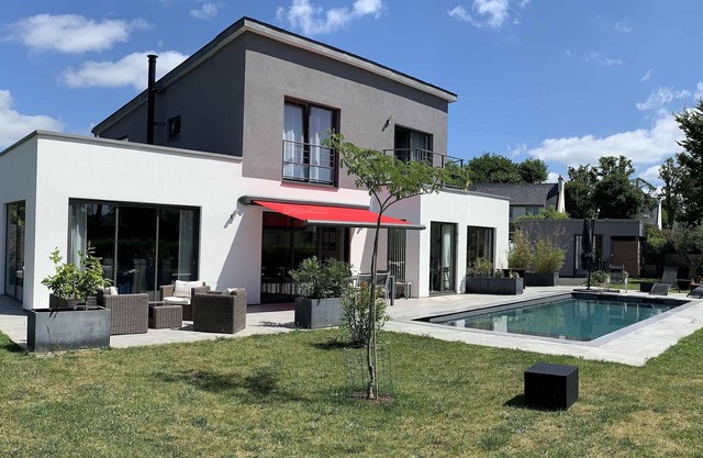 Beg Meil ideal for 2 families: swimming pool and near the sea