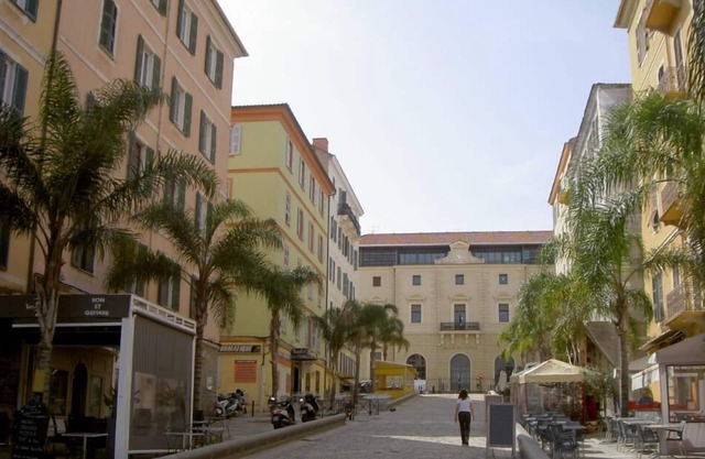Bel F3 downtown with private garage
