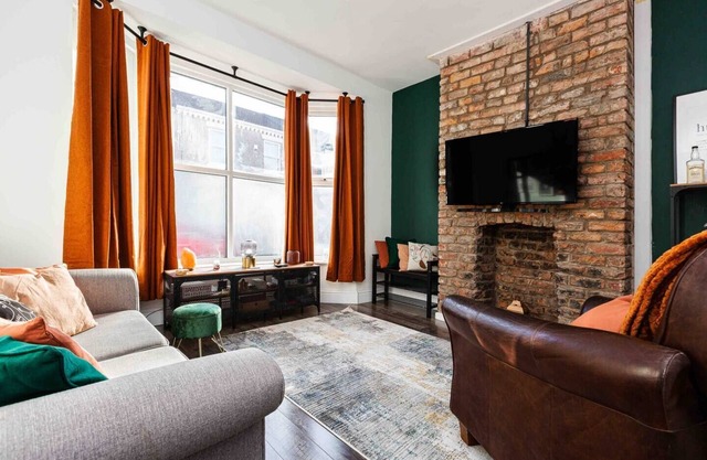 Belgrave Rise | 2 Mins to Train | Patio | Parking