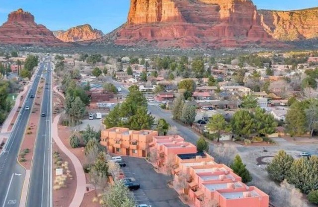 Bell Rock Vista - Hot Tub, Spacious Townhouse with Great Location and Views