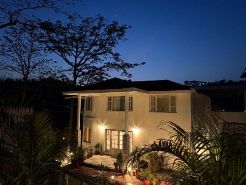 Bella Casa, 3BHK LUX Villa Private Gardens & Mountain Views