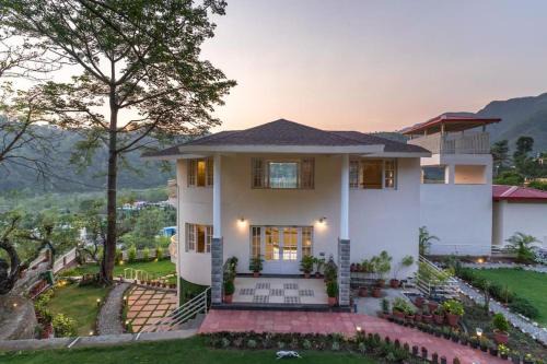 Bella Casa, 3BHK Private Luxury Villa in the Hills