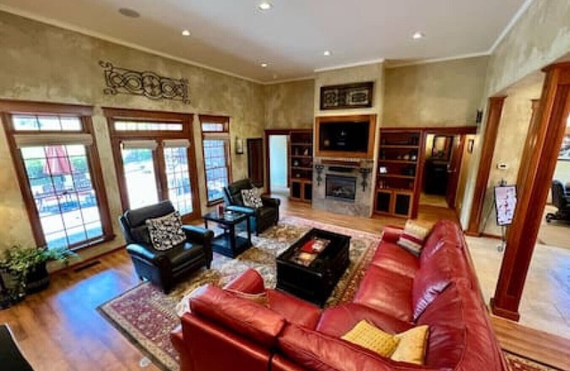 Bella Vita Estate - Gorgeous Luxury Home w/Hot Tub. Local Golfing 50% off!